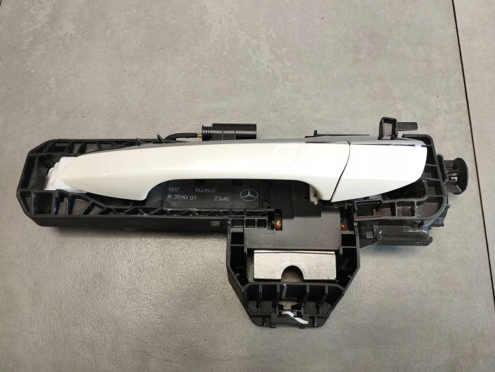 Mercedes-Benz GLE W166 Poignée Gauche Arrière 799 A2047602534