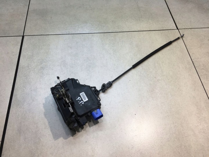 zámok dvere pravý predok SKODA FABIA a 3B1837016BQ 8 PIN