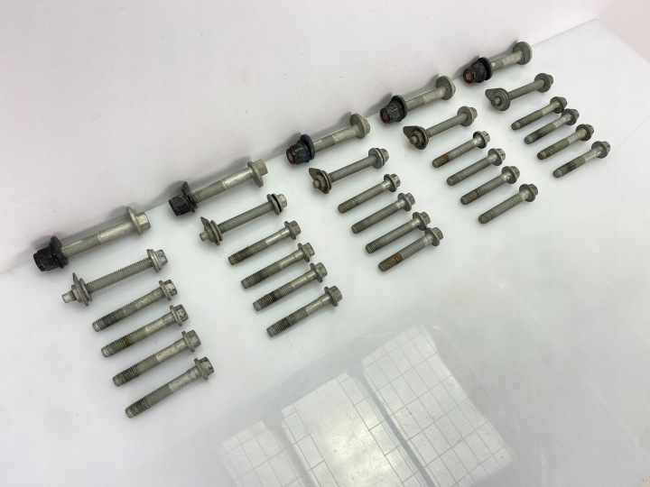 Schrauben Achsträgers hinten heck Ford Kuga MK3 20+