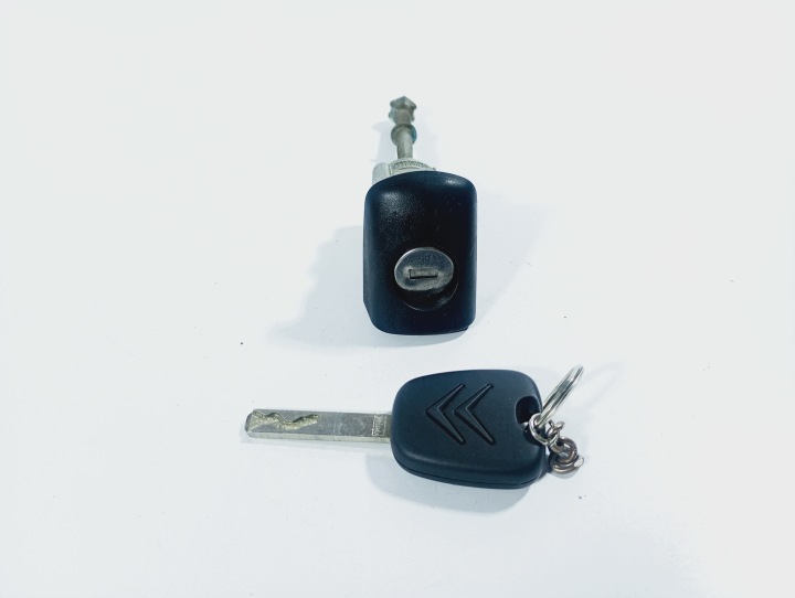 Insert de la serrure Portière z kluczykiem OE N0503111 CITROEN C3 Picasso 1 et 08-15