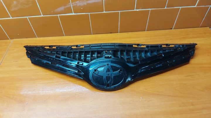 Grille Pare choc Avant Avant TOYOTA AVENSIS T27 15- LIFT