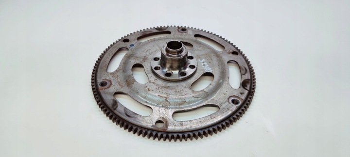 REIFEN RAD SCHWUNGSCHEIBE SCHWUNGRAD AUDI A4 B9 A5 8W A6 C7 2.0 TDI 06H105323AD
