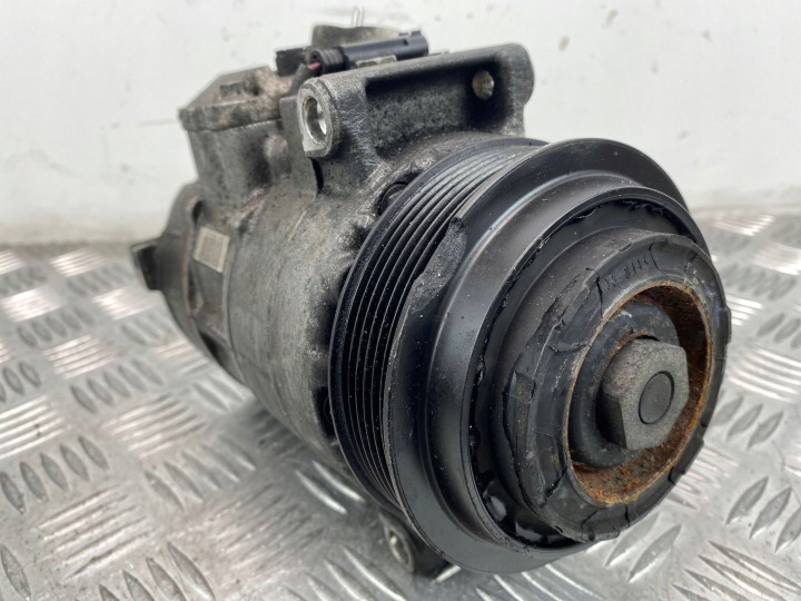 Mercedes E 220 W212 compressor; compressor of the air conditioning A0022303111