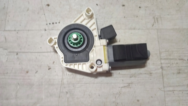 Mercedes-Benz CLA W117 14r. 2.2cdi mini motor of the window left rear part
