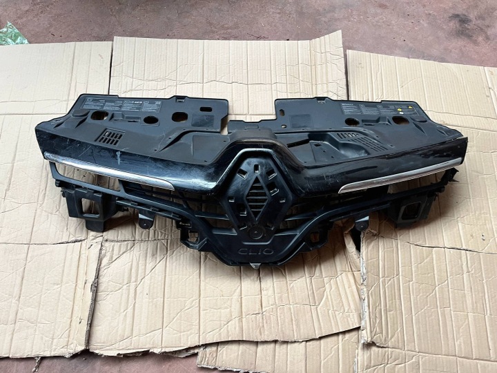Grille Avant RENAULT CLIO IV 622561433R @M
