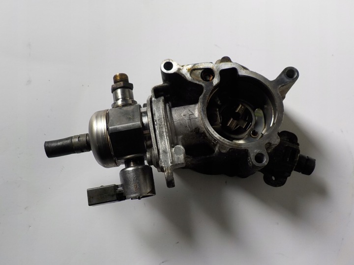 AUDI A4 B8 1.8 TFSI Kraftstoffpumpe Förderpumpe 0261520472