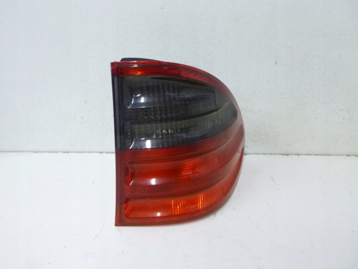 licht hinten rechts Mercedes W210 lift kombi 2002r.