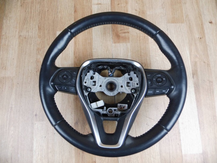 Toyota RAV4 V volant GRZANA