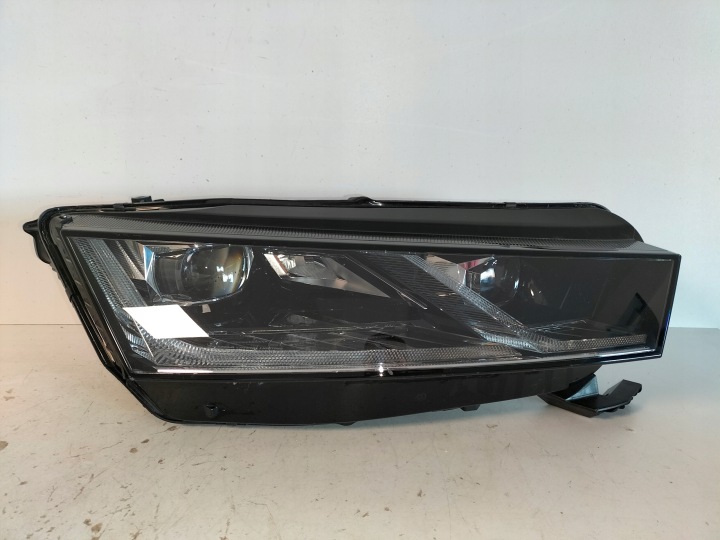 Feux phare Avant reflektor Droit SKODA OCTAVIA 4 IV 19
