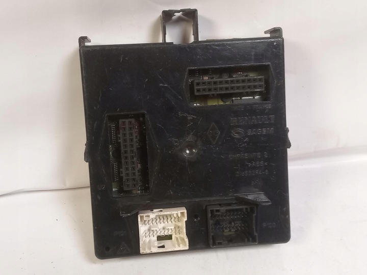 Unité de contrôle Module UCH NADWOZIA RENAULT LAGUNA II 8200228558