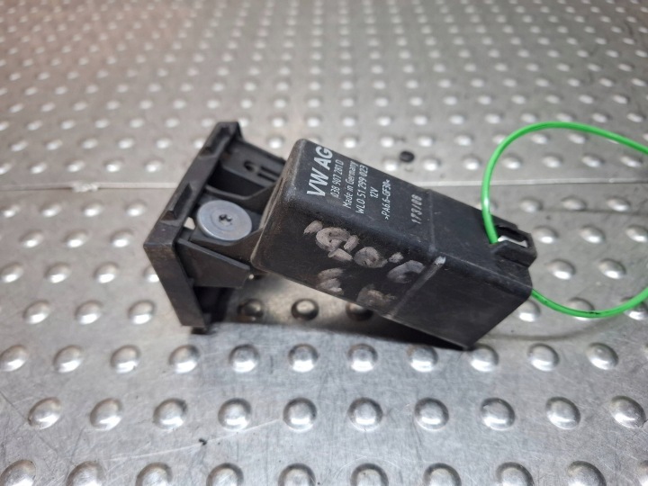 relay plugs ZAROWYCH 038907281D VW PASSAT B6 CADDY III YETI 2.0 TDI