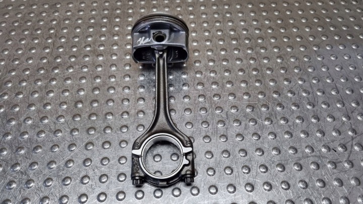 piston connecting rod 4CAE 04EE SKODA CITIGO VW UP MI 1.0 MPI CHY
