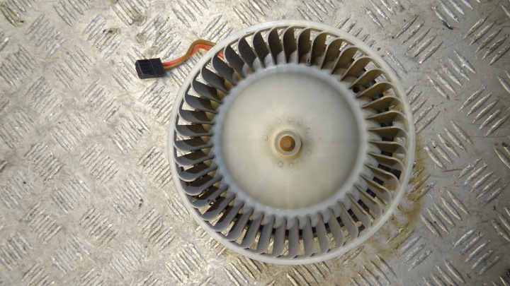MERCEDES W204 W212 fan of the heating V7771001