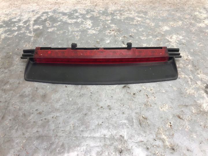 TRZECIE Feux phare STOP AUDI A6 C6 Berline 4F5945097