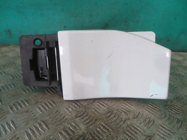Tankklappe des Kraftstoffsbehälters ADBLUE RENAULT TRAFIC 781209835R