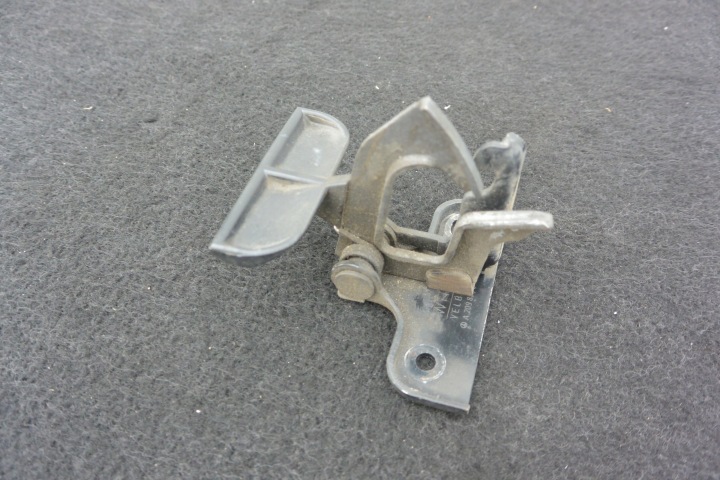 DELLA SERRATURA RYGIEL DEL COFANO MERCEDES ML W164 GL X164 W209