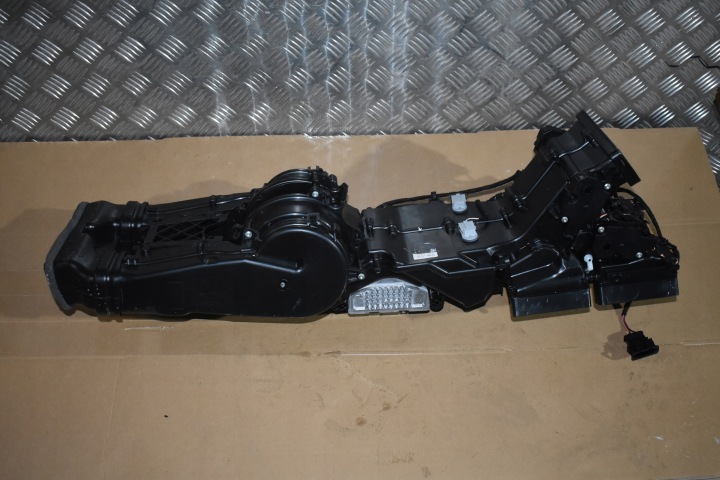 parfait état réchauffeur arrière arrière AUDI Q7 Q8 LIFT 25R. CAYENNE 9Y 1