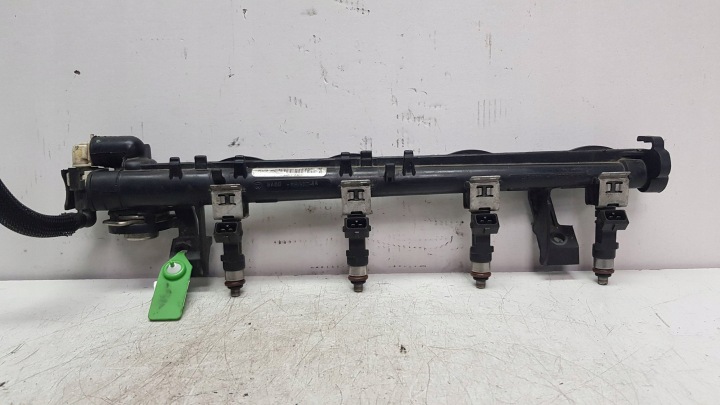 Rampe injection Injecteurs 8A6G-9H487-AA FORD FIESTA MK7 1.25B