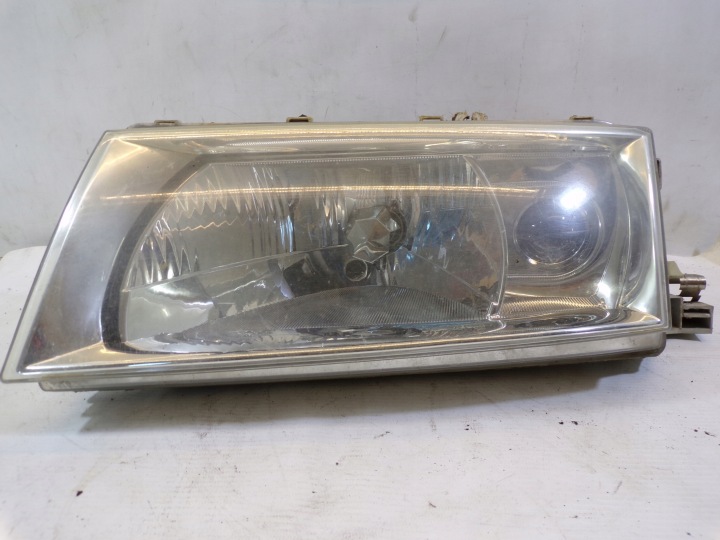Feux phare Avant Avant Gauche SKODA OCTAVIA 1 et LIFT (1)