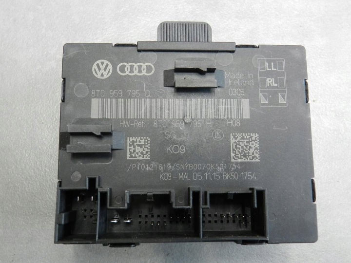 AUDI A5 8T modul dveře záď 8T0959795H