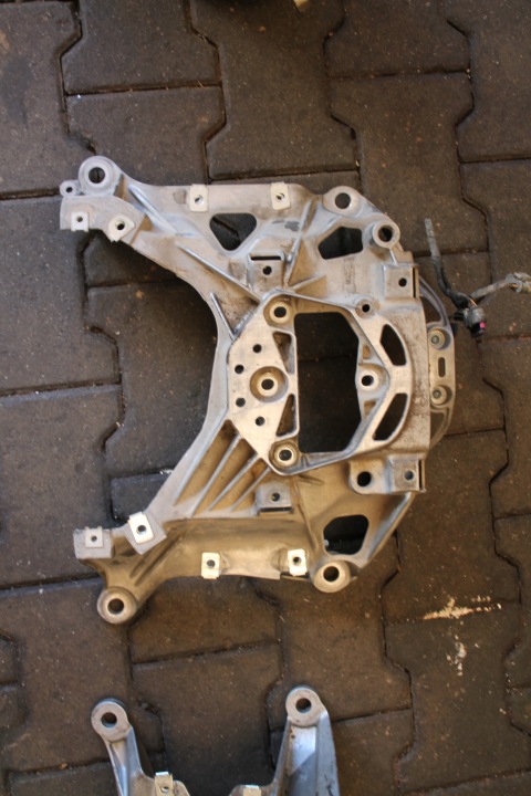 váltótartó AUDI A8 3,0 TDI 4N0399262