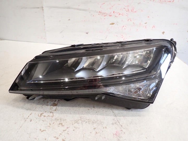 Feux phare Avant Avant Gauche SKODA SUPERB III LIFT 2019- FULL LED 3V1941015C