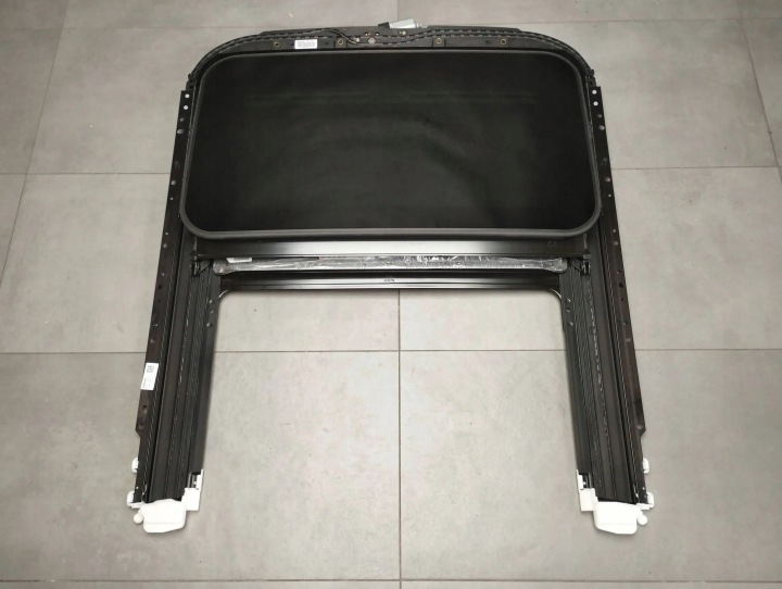 Audi A5 Sportback 8T střešní okno 8T8877041E