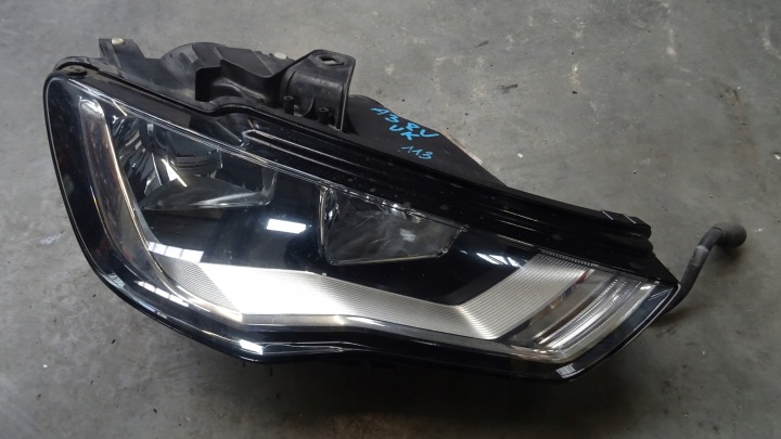 REFLEKTOR rechts AUDI A3 8V 8V0941004A UK