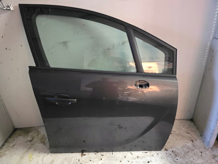 OPEL MERIVA B dvere pravé predné pravý predok Z177