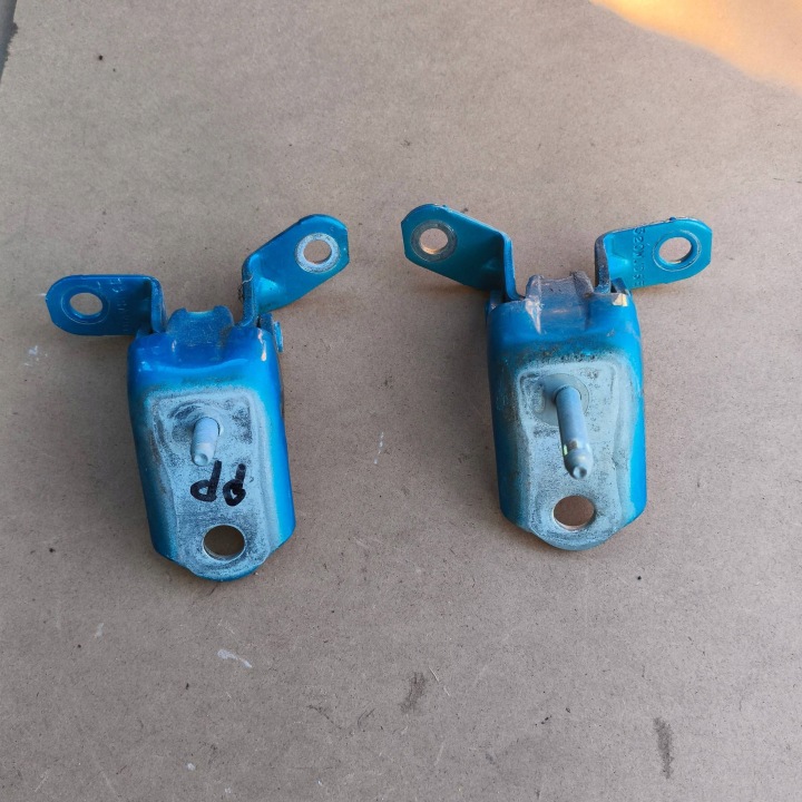 Ford Fiesta MK7 LIFT Cerniere PORTA Portiera przednich Destra Anteriore