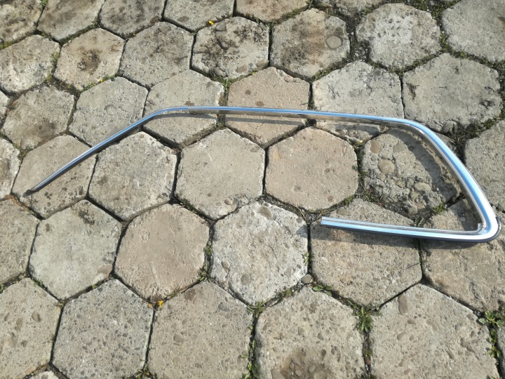 moulding side right MERCEDES 123 COUPE 1236900189