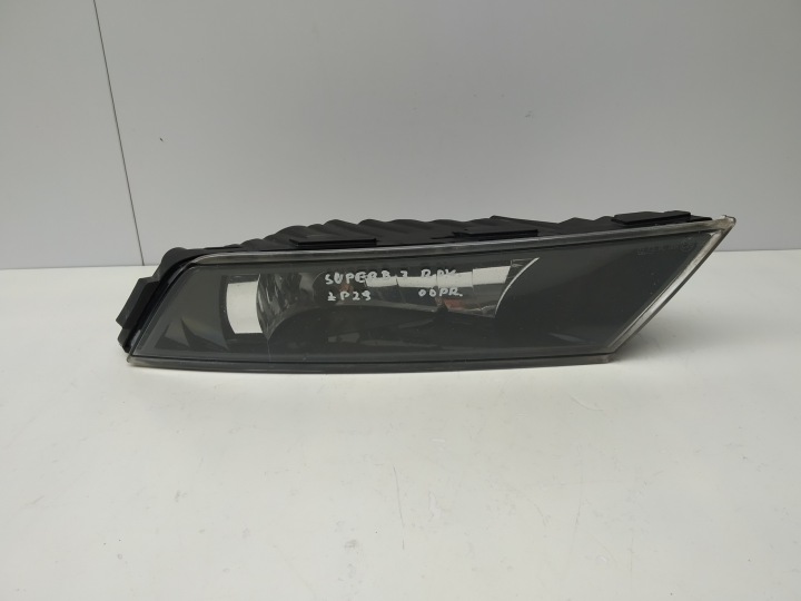 2015-2019r Skoda SuperB 3 III Nebelscheinwerfer rechts der Stoßstange vorne Original