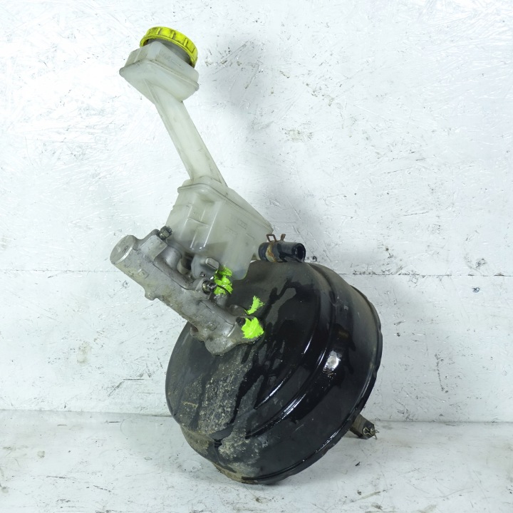 NISSAN X-TRAIL T30 2.5B servo freno 8H753