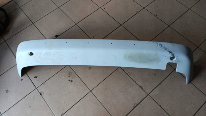 nárazník zadný PORSCHE 924 477807313 novy/poškodený