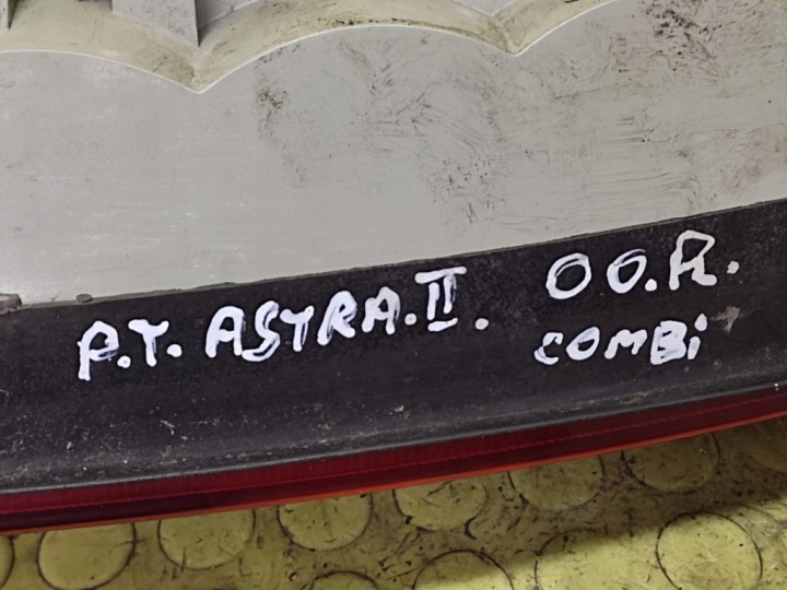 OPEL ASTRA G COMBI LAMPA RIGHT BACK 10