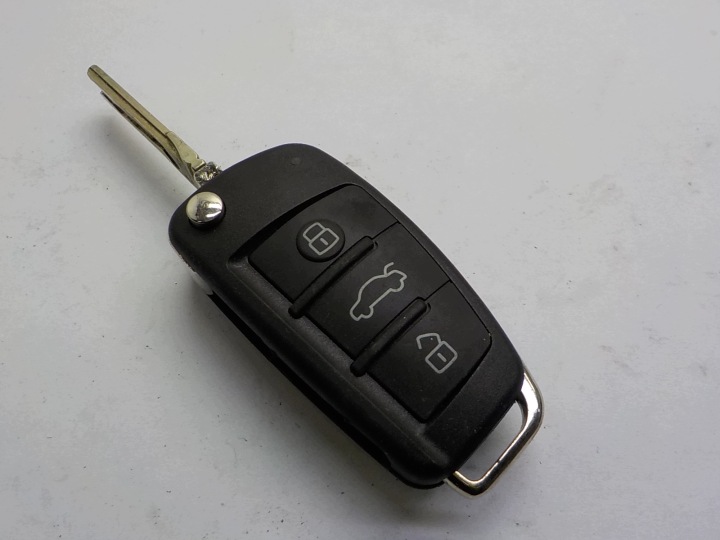 AUDI A3 II 8P Clé PILOT