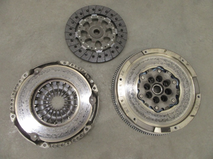 Kupplung Druckplatte dwumasa Kupplungssatz Kupplungsscheibe Bremsscheibe BMW F39 X2 F40 F45 F48 X1 B38A15 8698751