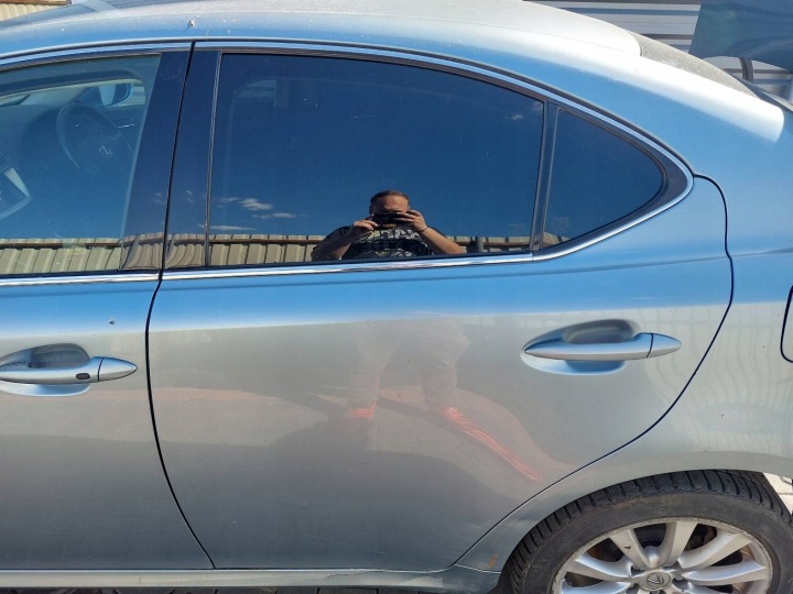 dveře kompletní levý záď LEXUS IS II 8R6