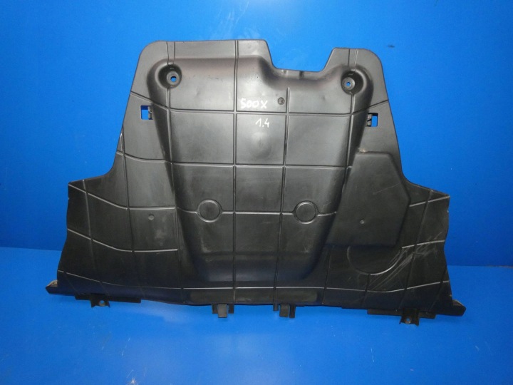 FIAT 500X cover below of the engine lower front