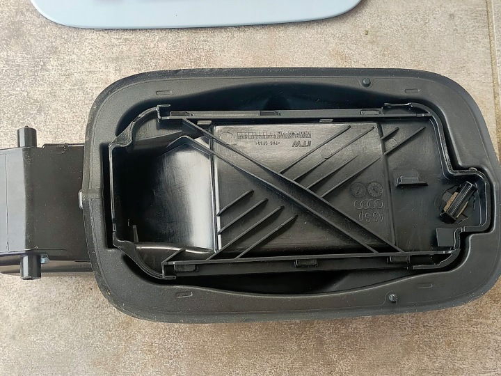 fuel tank door AUDI A3 8V 8V4809906