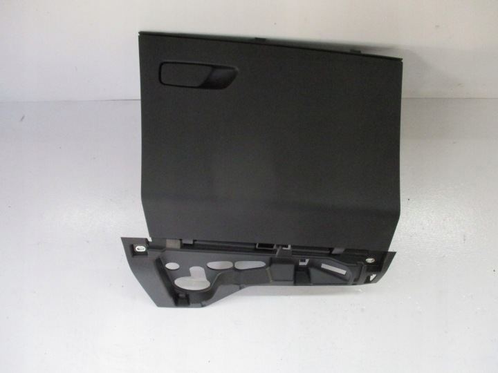 SKRINKA SPOLUJAZDCA KONZOLI AUDI A1 82A 82B857035