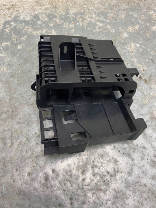 AUDI Q5 8R Poignée Support plaque RADIA Amplificateur TONERA 8R0035209A