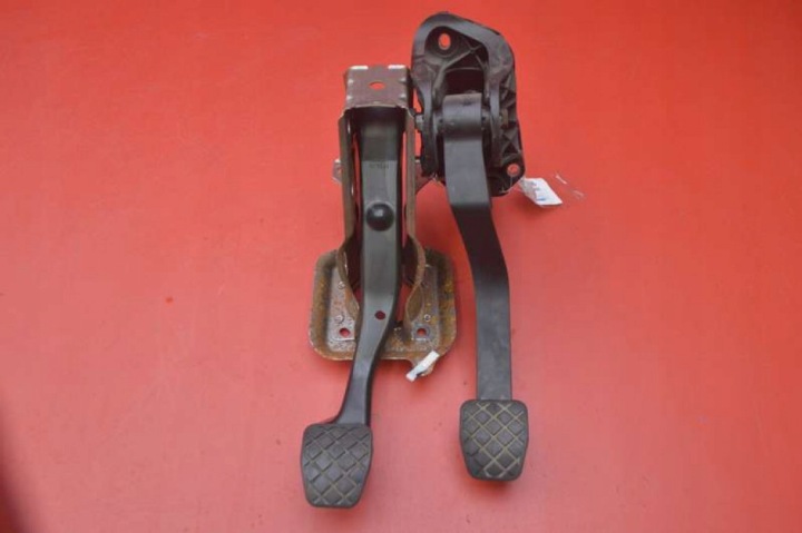 PEDAL pedale kvačilo kočnica 1K1721059EE 1K1721057AL VW GOLF 6 VI 1.4 16V