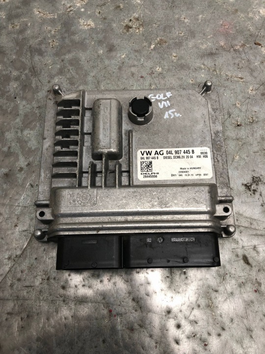 computer of the engine CXX VW GOLF VII 04L907445B