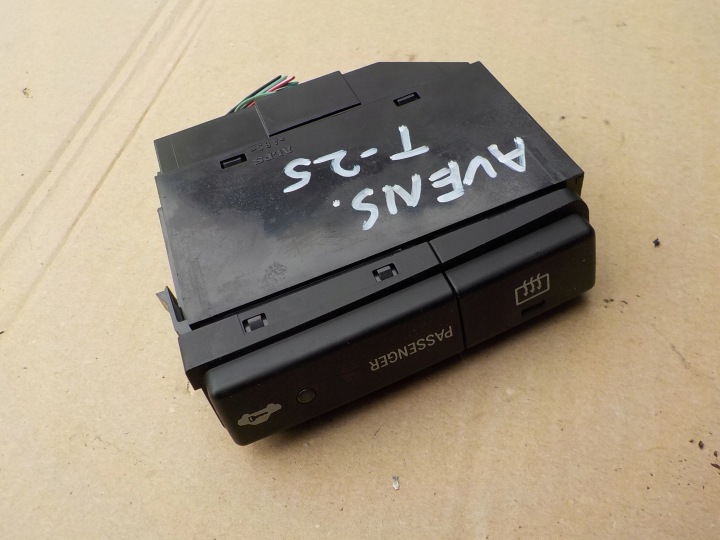 switch grzania toyota avensis t25 84790-05130
