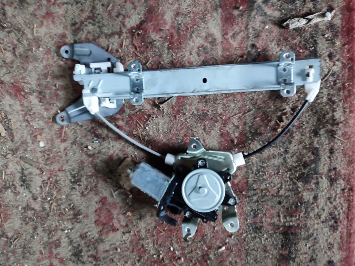 podizač stakla desni stražnji dio NISSAN MURANO Z50