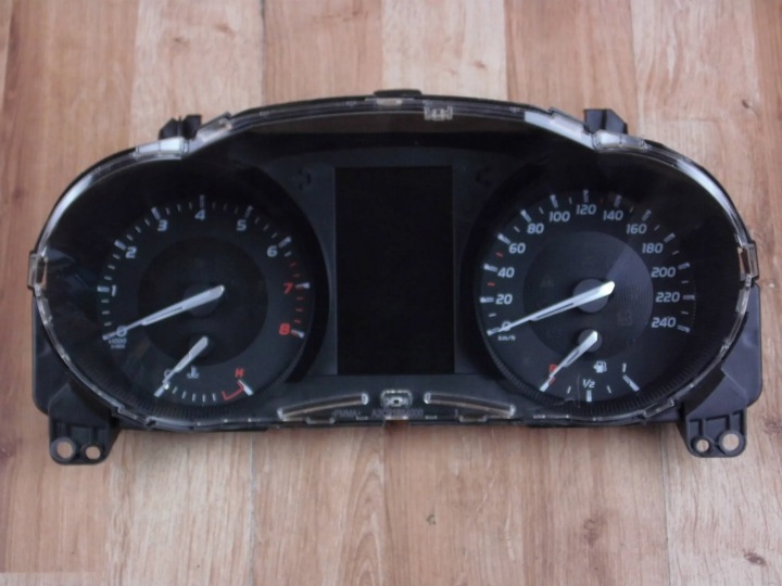 Toyota Avensis III T27 T270 2.0 BENZ 2018 dials 83800-05V72