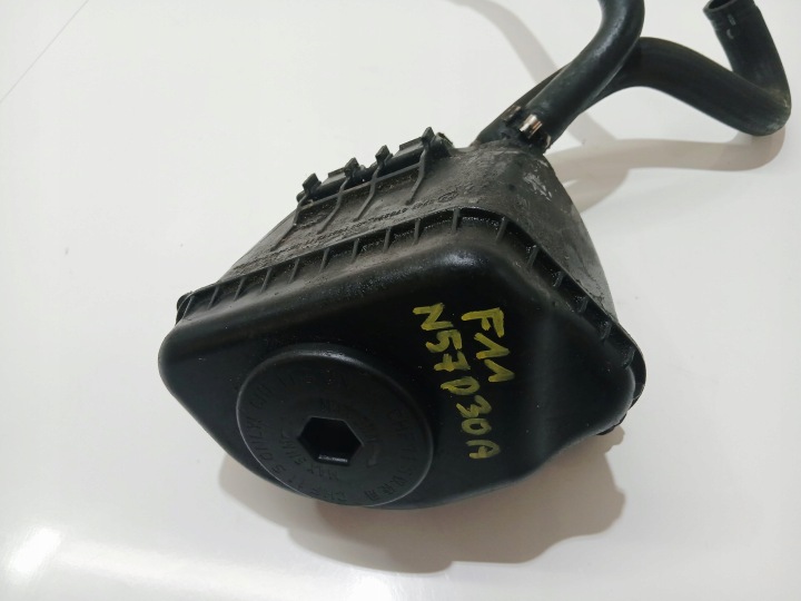 nadrzka na servo BMW F11 N57 6782941