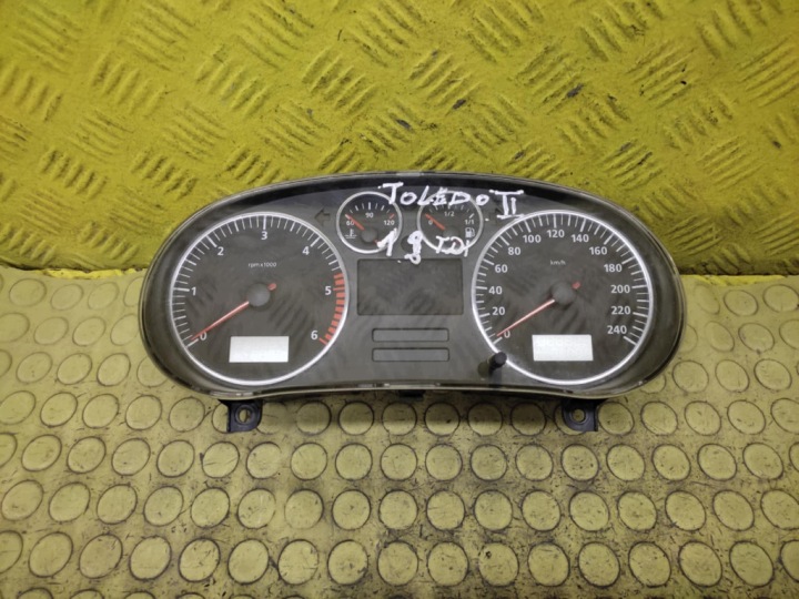 SEAT TOLEDO II 1.9 TDI dials 1M0920802D