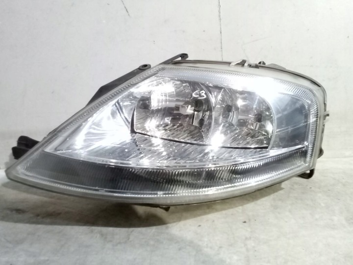 Citroen C3 und Licht links vorne vorne